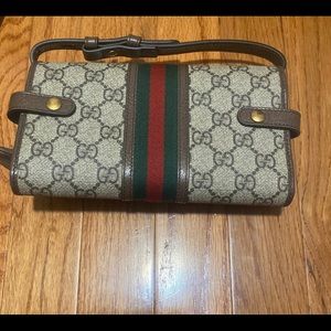 *** Gucci Messenger mini monogram bag *** Like new ***